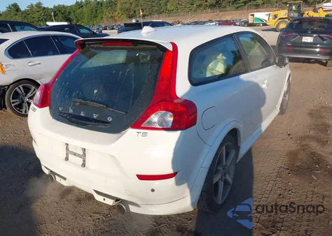 2011 Volvo C30 T5/T5 R-Design z USA, uszkodzony, nr VIN YV1672MK3B2232039
